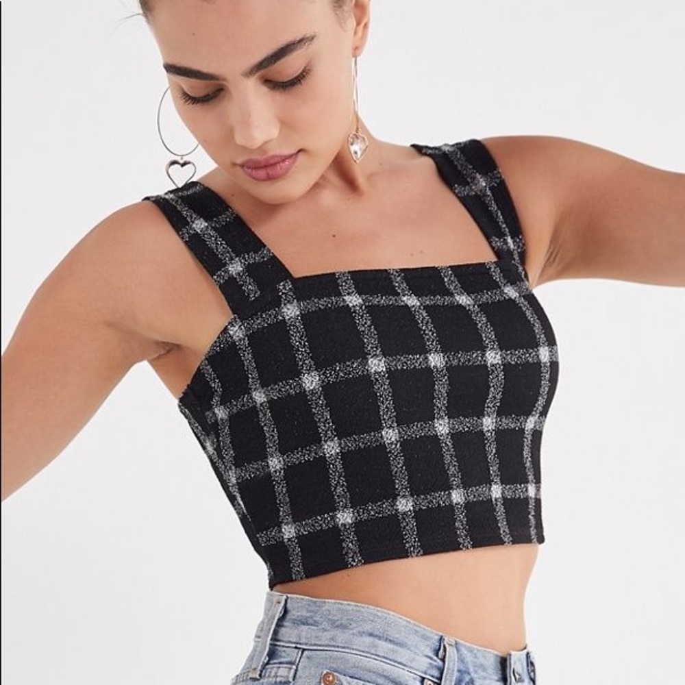 URBAN OUTFITTERS CROP TOP